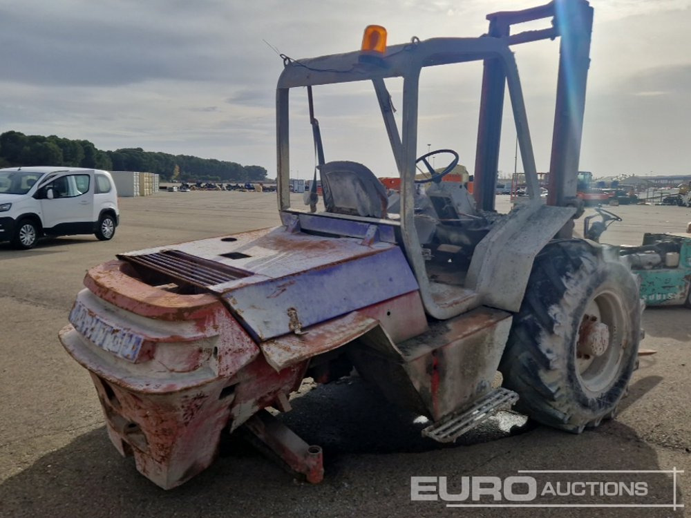 Manitou M230CP - Ngarkues me pirun për terren të ashpër: foto 5 Manitou M230CP - Ngarkues me pirun për terren të ashpër: foto 5