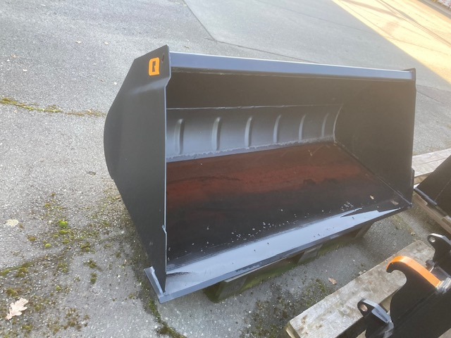 Alö Volumenschaufel VM 245 - Ngarkues ballor për traktor: foto 1 Alö Volumenschaufel VM 245 - Ngarkues ballor për traktor: foto 1