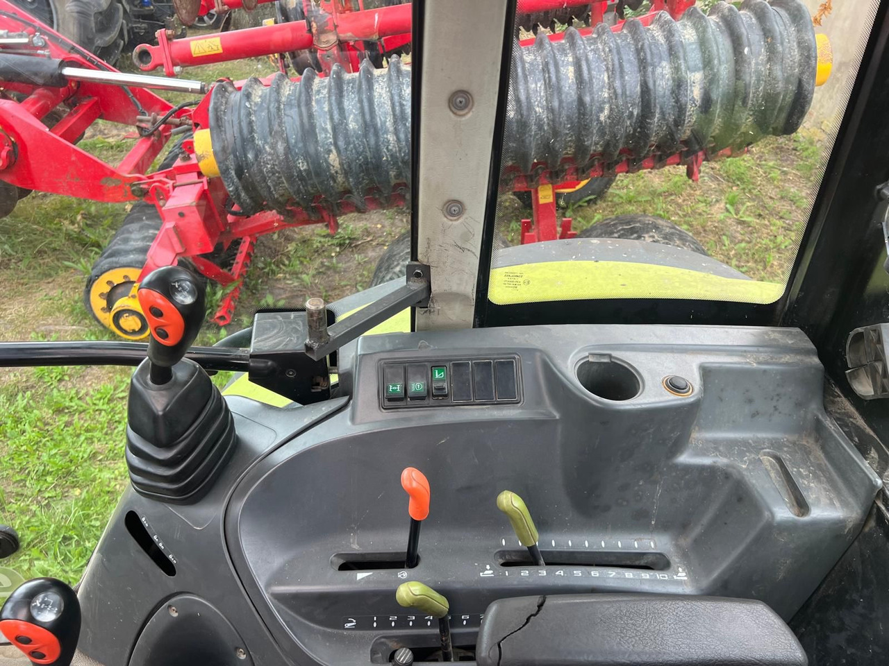 Claas Axos 340 - Traktor: foto 3 Claas Axos 340 - Traktor: foto 3