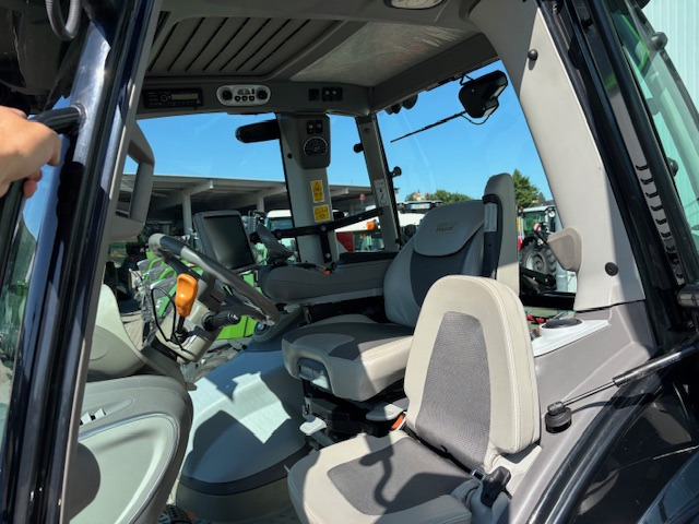 Deutz-Fahr Agrotron 6215 TTV Warrior-RTK - Traktor: foto 2 Deutz-Fahr Agrotron 6215 TTV Warrior-RTK - Traktor: foto 2