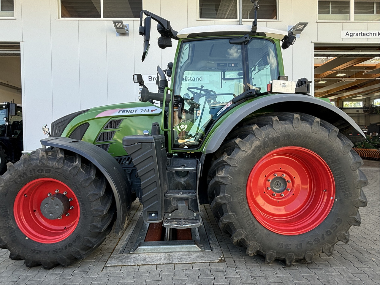 Fendt 714 Vario S4 - Traktor: foto 1 Fendt 714 Vario S4 - Traktor: foto 1