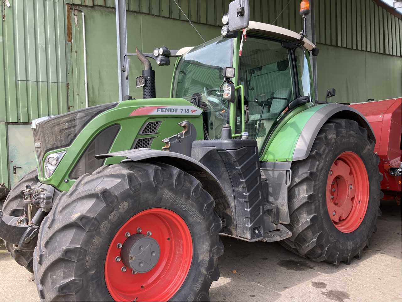 Fendt 718 Vario Profi Plus - Traktor: foto 1 Fendt 718 Vario Profi Plus - Traktor: foto 1