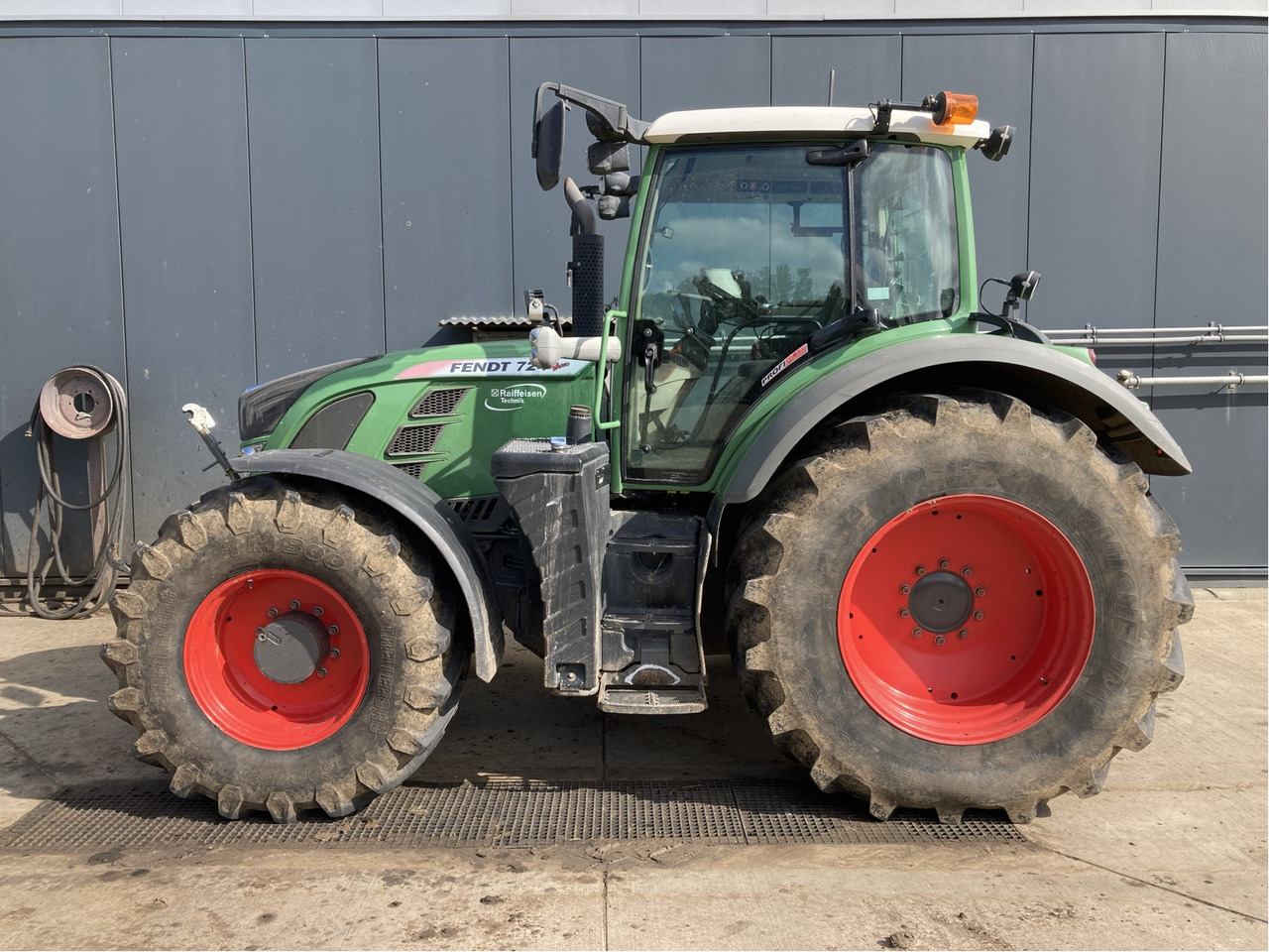 Fendt 724 Vario SCR - Traktor: foto 1 Fendt 724 Vario SCR - Traktor: foto 1