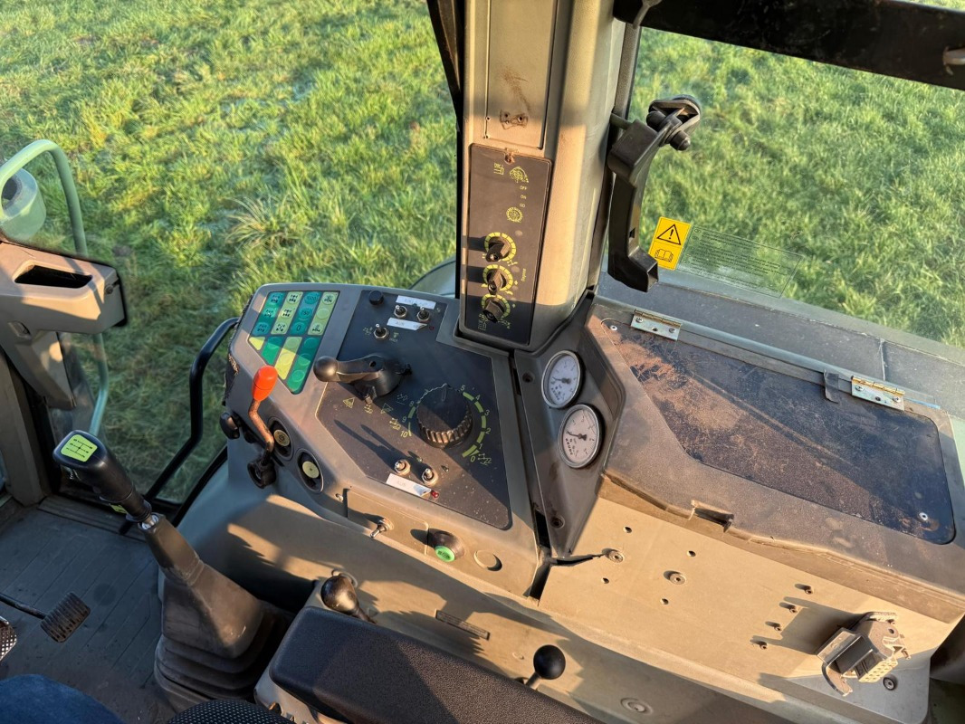 Fendt Favorit 824 - Traktor: foto 2 Fendt Favorit 824 - Traktor: foto 2