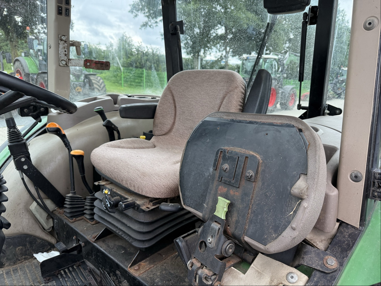 John Deere 5075E - Traktor: foto 3 John Deere 5075E - Traktor: foto 3