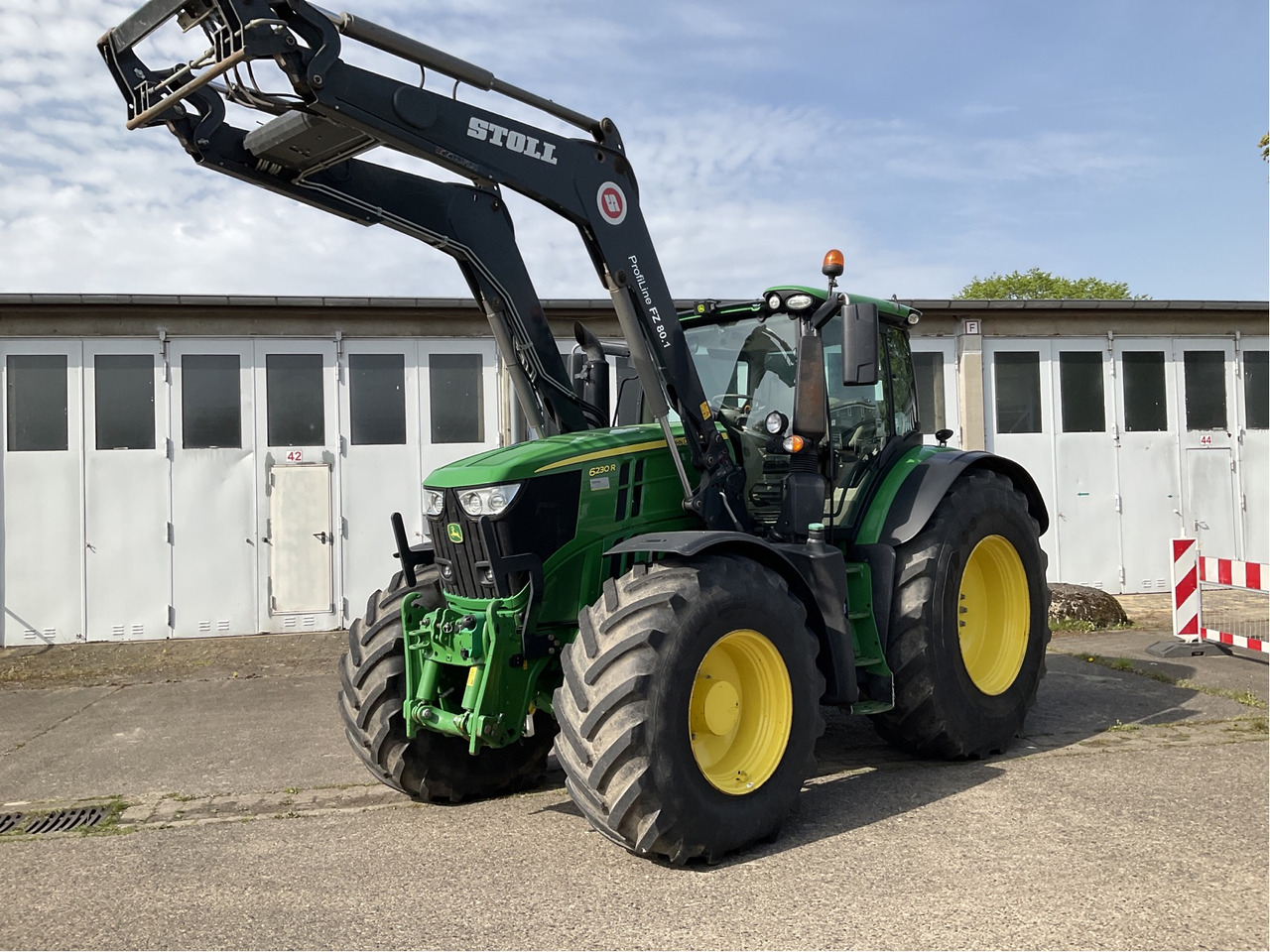 John Deere 6230 R - Traktor: foto 1 John Deere 6230 R - Traktor: foto 1