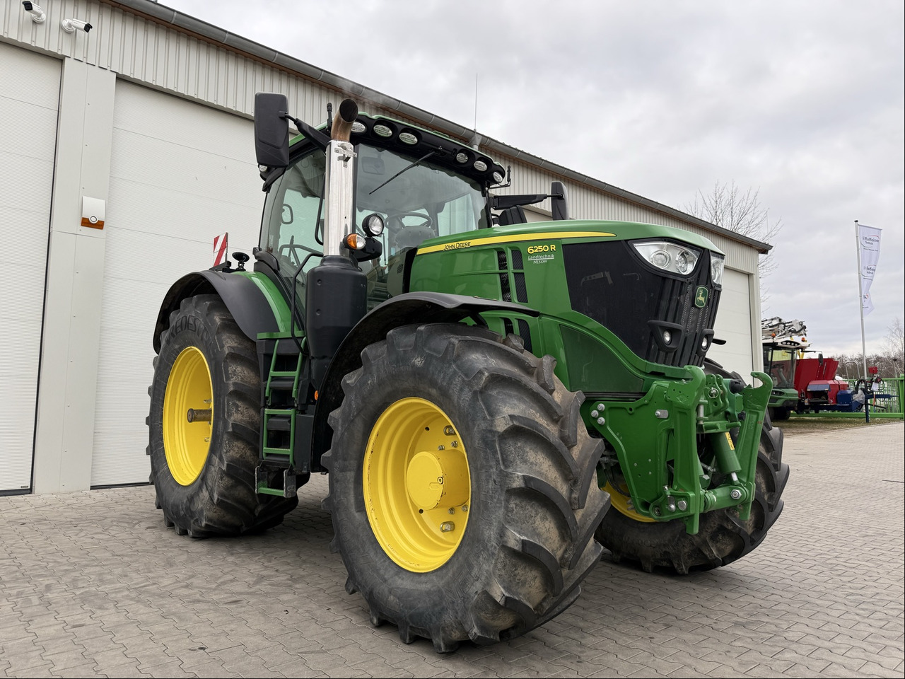 John Deere 6250 R - Traktor: foto 1 John Deere 6250 R - Traktor: foto 1