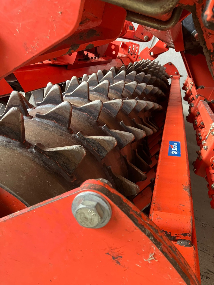 Kuhn Drillmaschinen - Mbjellëse në radhë: foto 3 Kuhn Drillmaschinen - Mbjellëse në radhë: foto 3