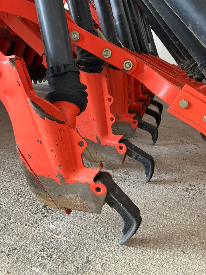 Kuhn Drillmaschinen - Mbjellëse në radhë: foto 5 Kuhn Drillmaschinen - Mbjellëse në radhë: foto 5