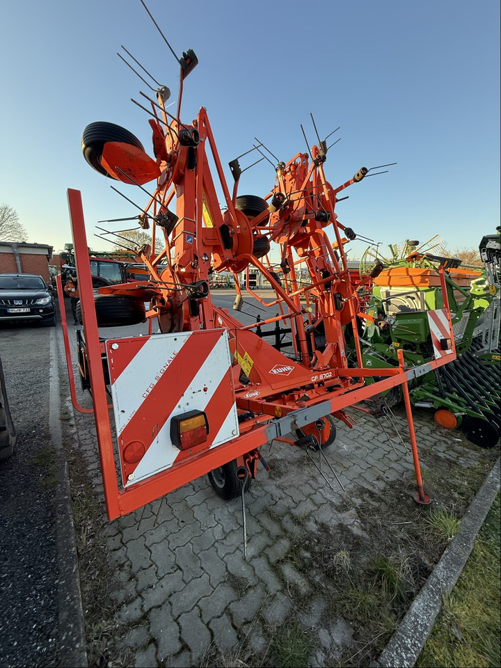 Kuhn Heuwender GF 8702 - Barkthyese/ Shkundës bari: foto 4 Kuhn Heuwender GF 8702 - Barkthyese/ Shkundës bari: foto 4