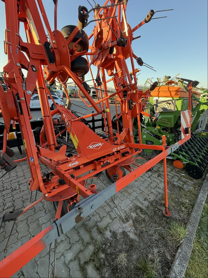 Kuhn Heuwender GF 8702 - Barkthyese/ Shkundës bari: foto 2 Kuhn Heuwender GF 8702 - Barkthyese/ Shkundës bari: foto 2
