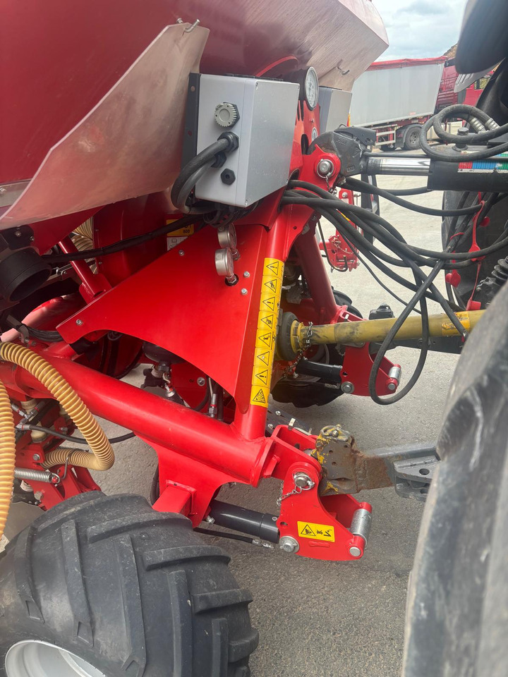 Kverneland Optima SX Isobus - Mbjellëse në radhë: foto 3 Kverneland Optima SX Isobus - Mbjellëse në radhë: foto 3