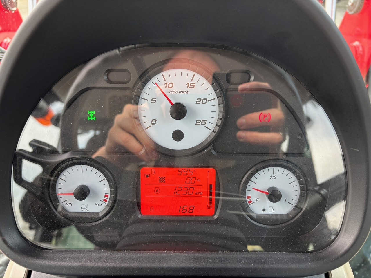 Massey Ferguson 4708 M Cab - Traktor: foto 2 Massey Ferguson 4708 M Cab - Traktor: foto 2