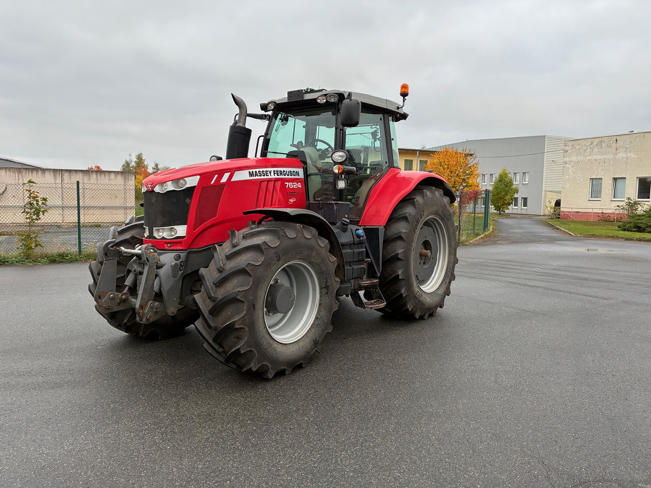 Massey Ferguson 7624 Dyna-VT - Traktor: foto 1 Massey Ferguson 7624 Dyna-VT - Traktor: foto 1