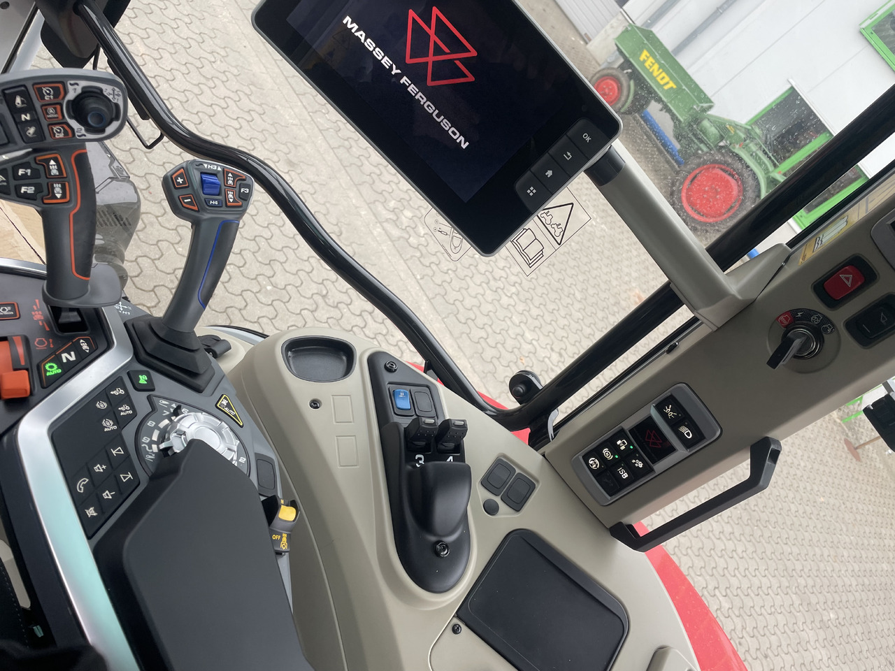 Massey Ferguson 7S.210 Dyna-VT EXCLUSIVE - Traktor: foto 3 Massey Ferguson 7S.210 Dyna-VT EXCLUSIVE - Traktor: foto 3