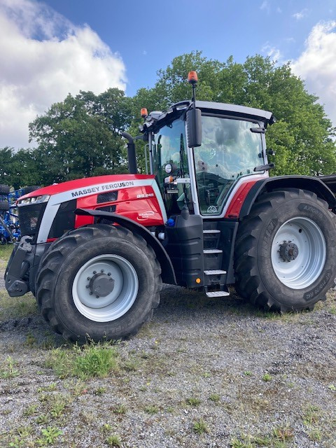 Massey Ferguson 8S.245 Dyna E-Power Excl - Traktor: foto 1 Massey Ferguson 8S.245 Dyna E-Power Excl - Traktor: foto 1