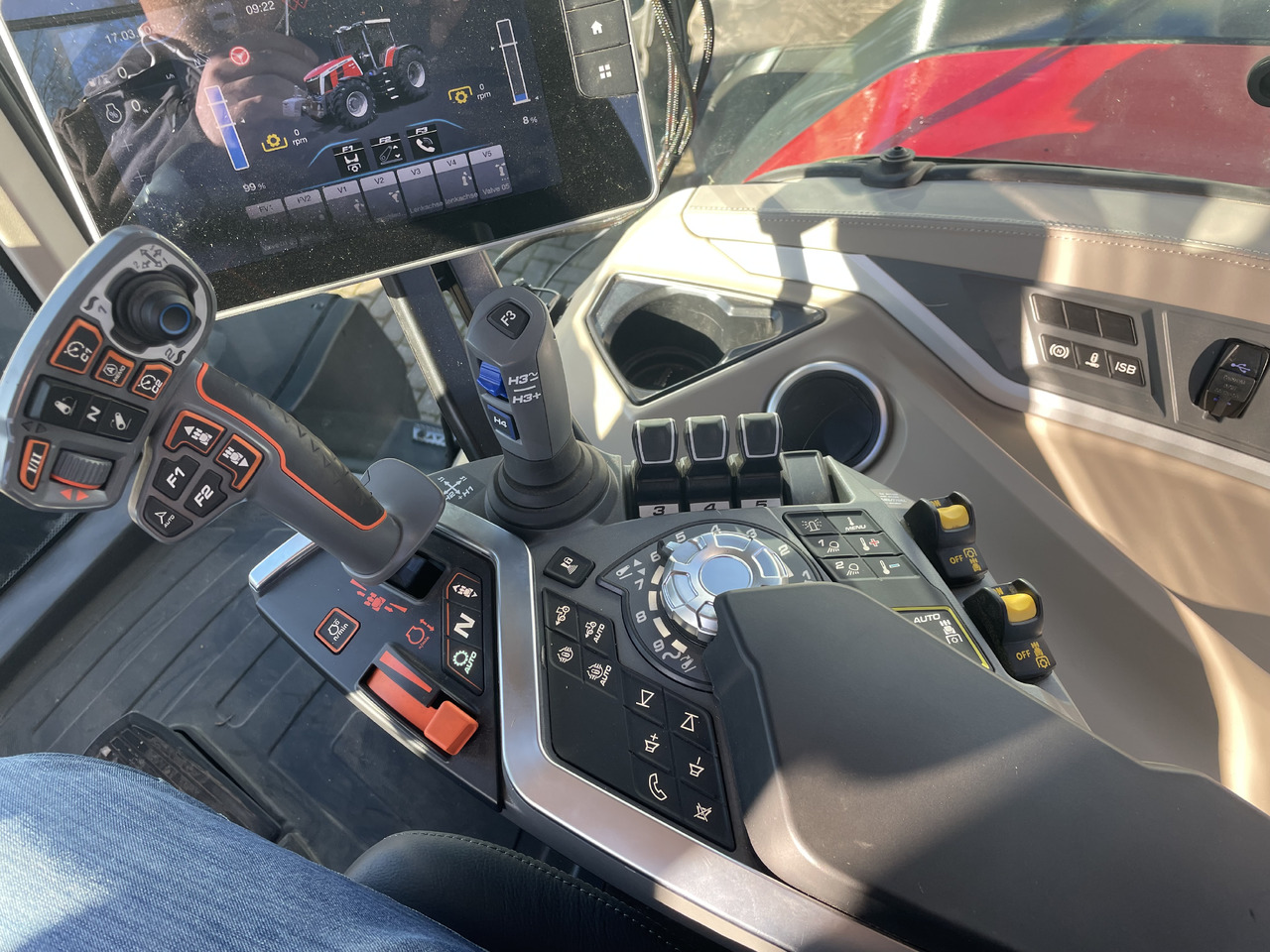 Massey Ferguson 8S.265 Dyna-VT EXCLUSIVE - Traktor: foto 4 Massey Ferguson 8S.265 Dyna-VT EXCLUSIVE - Traktor: foto 4