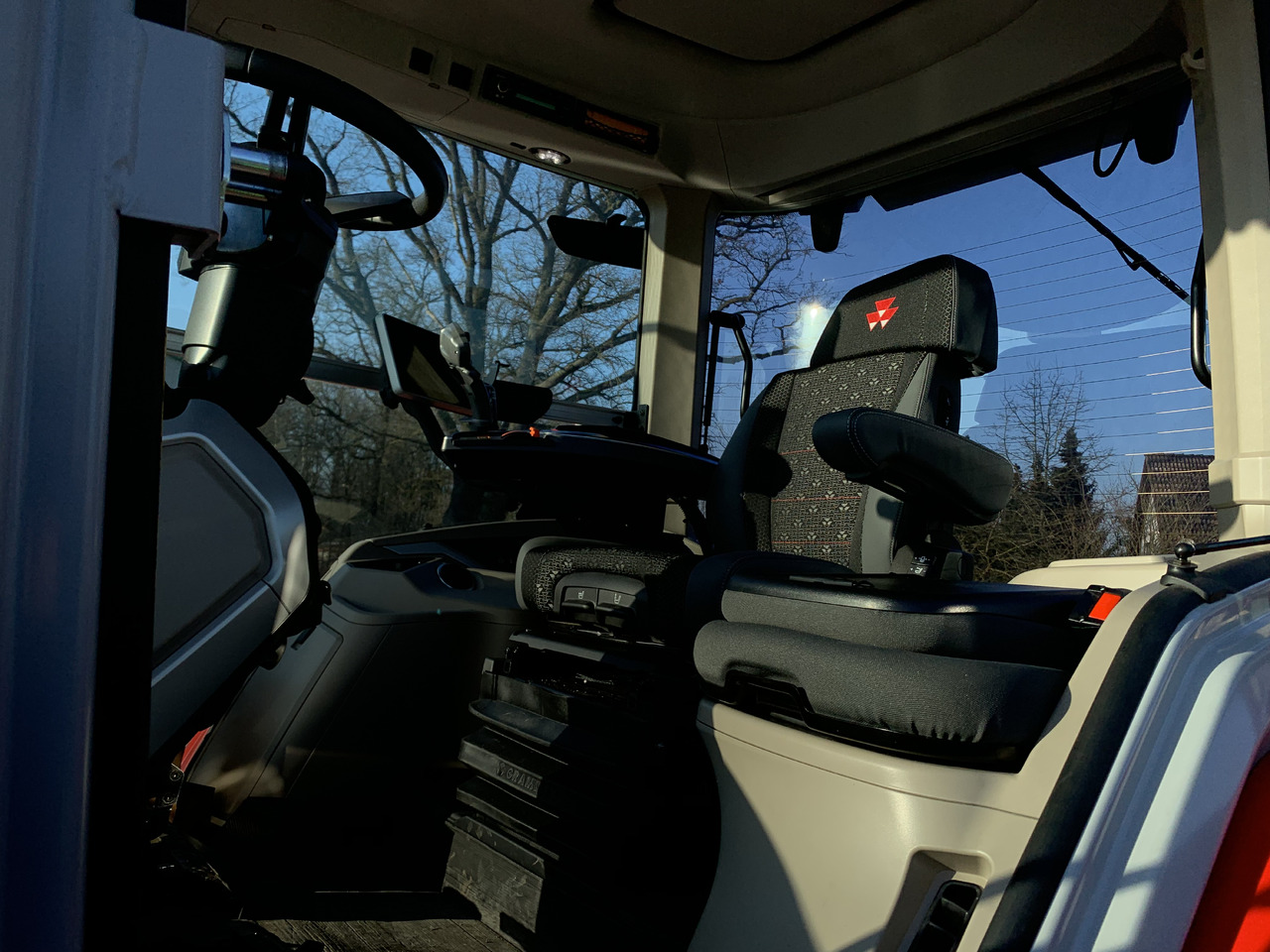 Massey Ferguson 8S.305 Dyna-VT Exclusive - Traktor: foto 4 Massey Ferguson 8S.305 Dyna-VT Exclusive - Traktor: foto 4