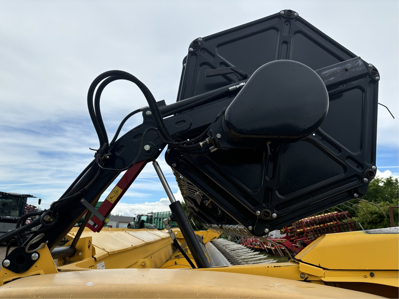 New Holland Schneidwerk Varifeed12.5 - Autokombajnë: foto 4 New Holland Schneidwerk Varifeed12.5 - Autokombajnë: foto 4