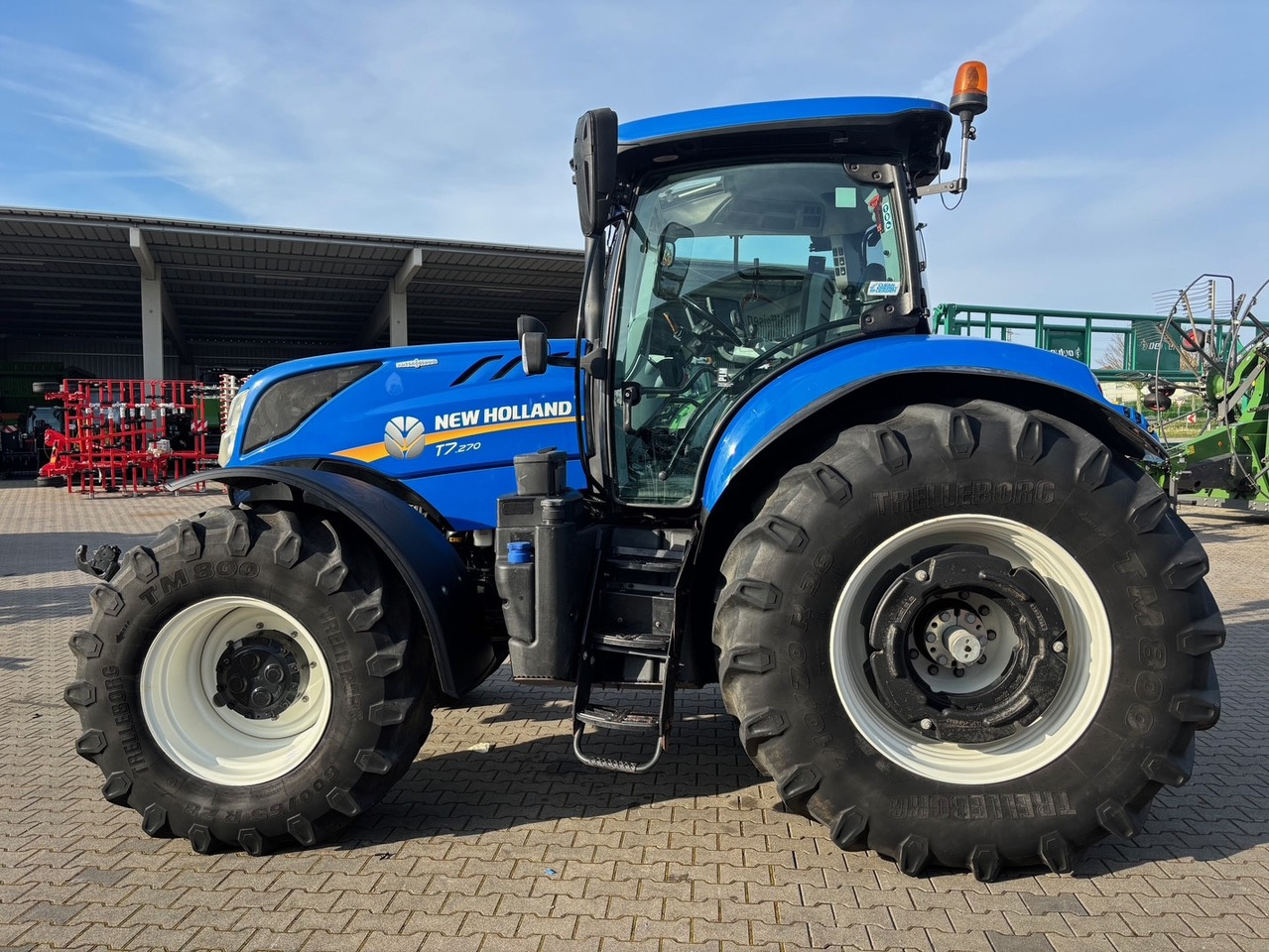 New Holland T 7.270 AC - Traktor: foto 1 New Holland T 7.270 AC - Traktor: foto 1