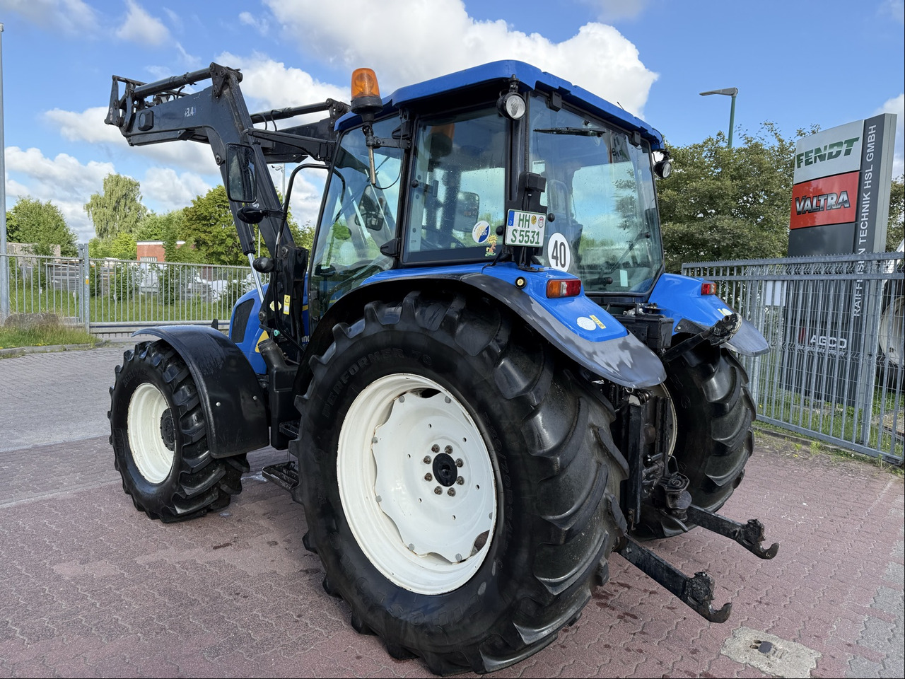 New Holland T5050 - Traktor: foto 2 New Holland T5050 - Traktor: foto 2