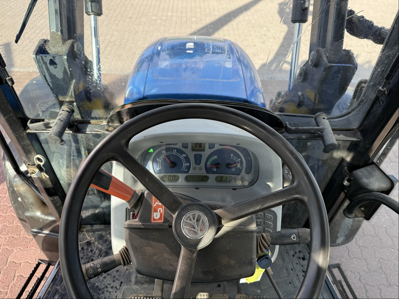 New Holland T5050 - Traktor: foto 5 New Holland T5050 - Traktor: foto 5