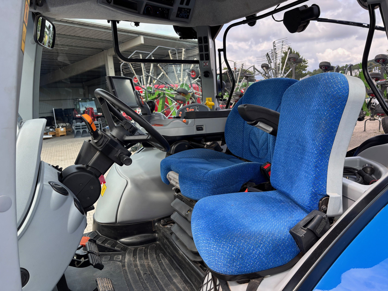 New Holland T6.140 Auto Command - Traktor: foto 4 New Holland T6.140 Auto Command - Traktor: foto 4