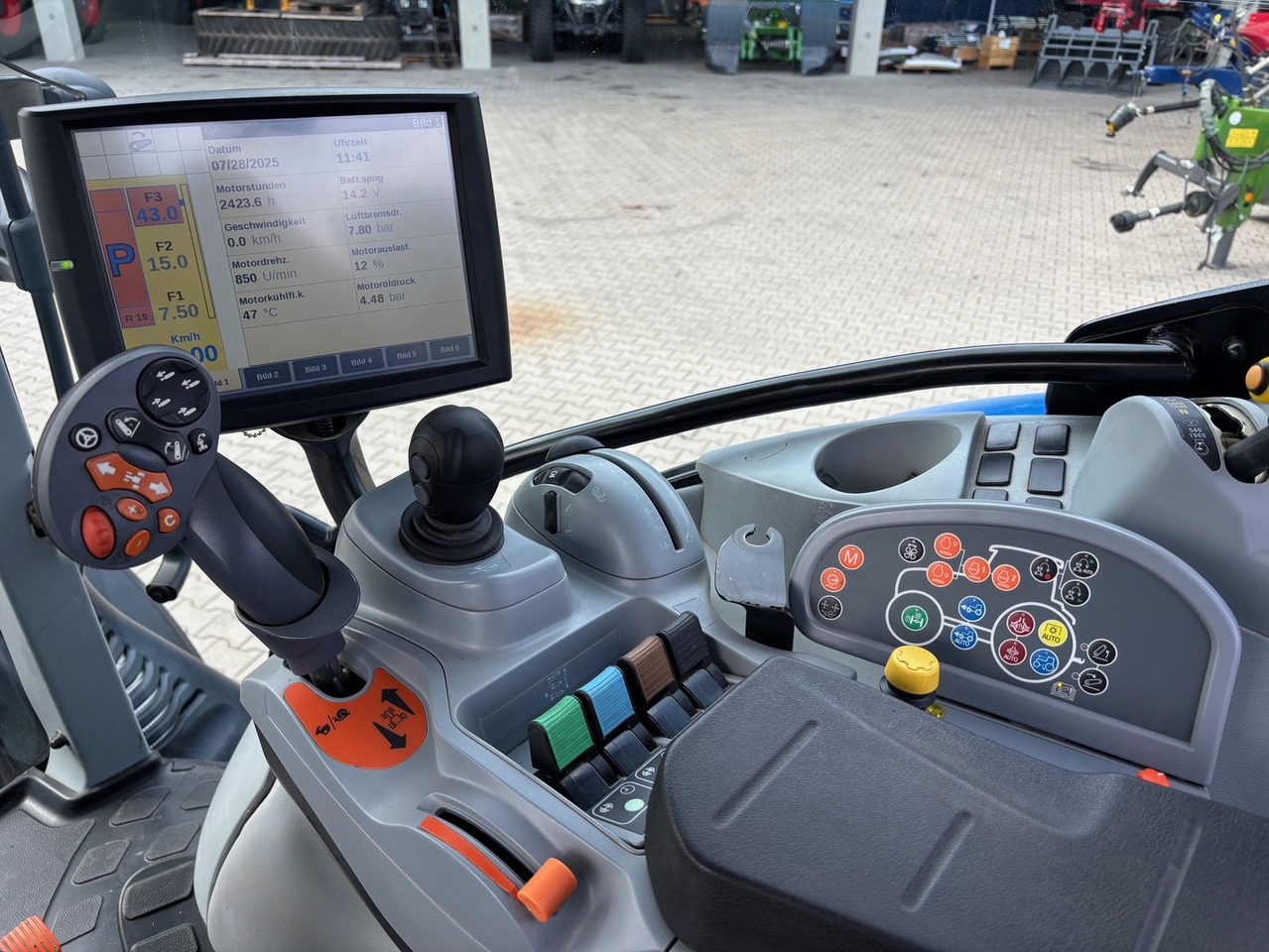 New Holland T6.140 Auto Command - Traktor: foto 3 New Holland T6.140 Auto Command - Traktor: foto 3