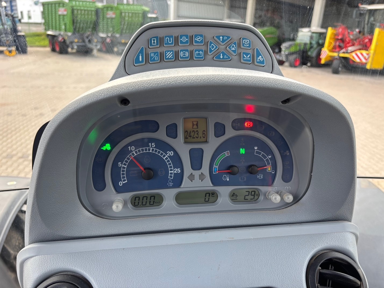 New Holland T6.140 Auto Command - Traktor: foto 2 New Holland T6.140 Auto Command - Traktor: foto 2