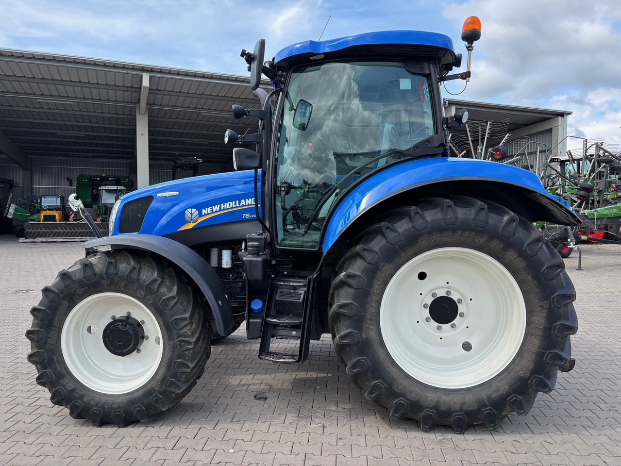 New Holland T6.140 Auto Command - Traktor: foto 1 New Holland T6.140 Auto Command - Traktor: foto 1