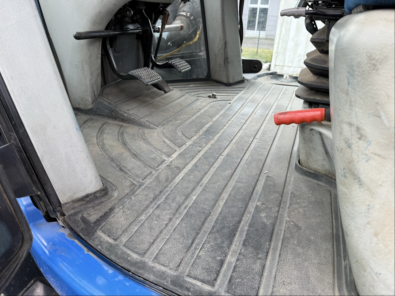 Traktor New Holland T9.560: foto 13