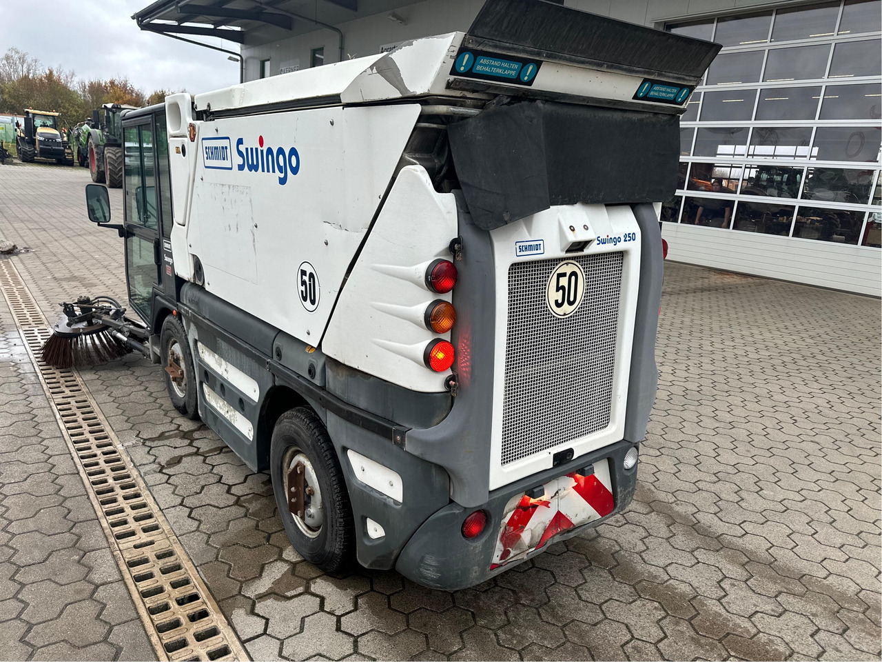 Schmidt Kehrmaschine Compact 200 - Korrëse bari: foto 4 Schmidt Kehrmaschine Compact 200 - Korrëse bari: foto 4