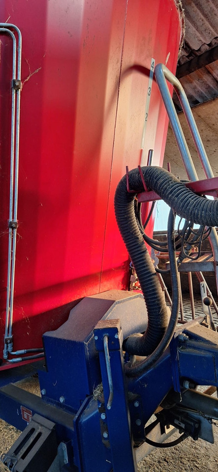 Siloking TrailedLine Compact 8 - Vagon për përzierjen e foragjereve: foto 4 Siloking TrailedLine Compact 8 - Vagon për përzierjen e foragjereve: foto 4