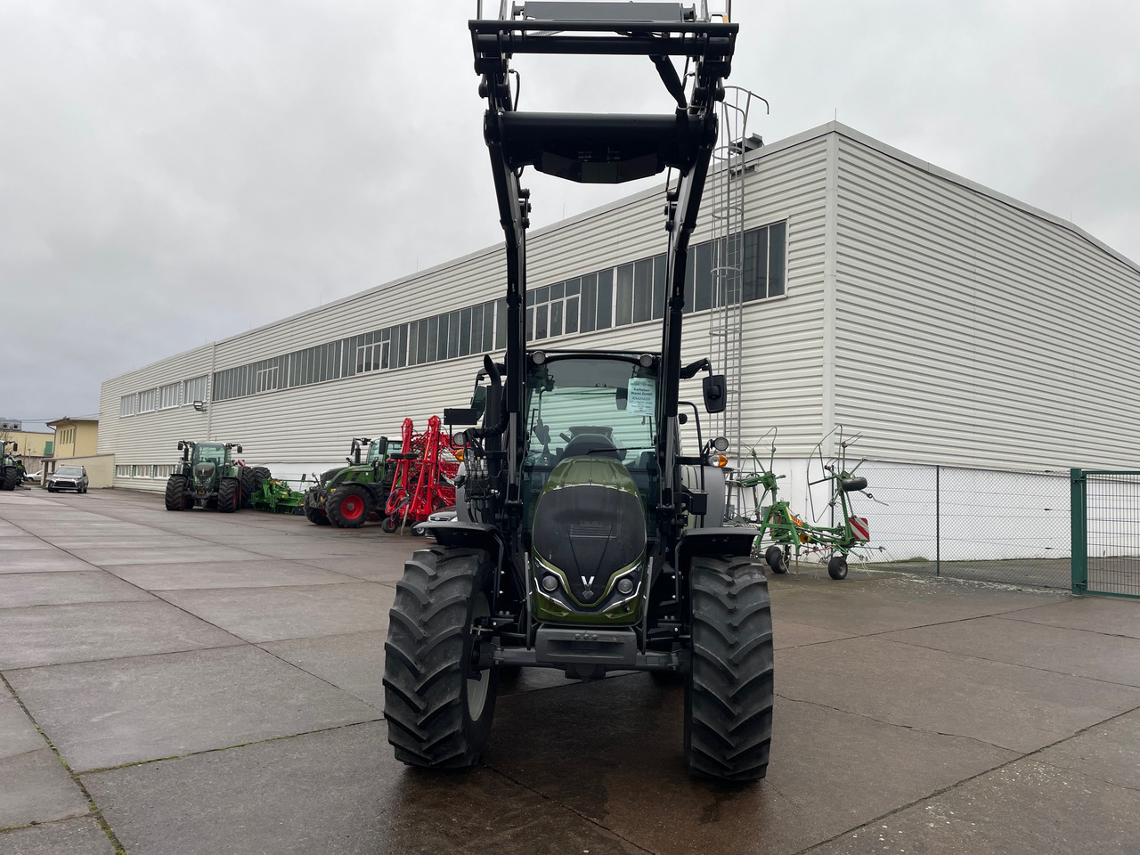 Valtra A105MH4 2B0 - Traktor: foto 1 Valtra A105MH4 2B0 - Traktor: foto 1