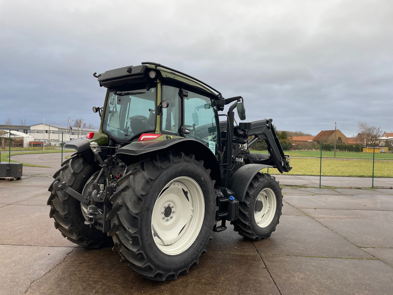 Valtra A105MH4 2B0 - Traktor: foto 5 Valtra A105MH4 2B0 - Traktor: foto 5