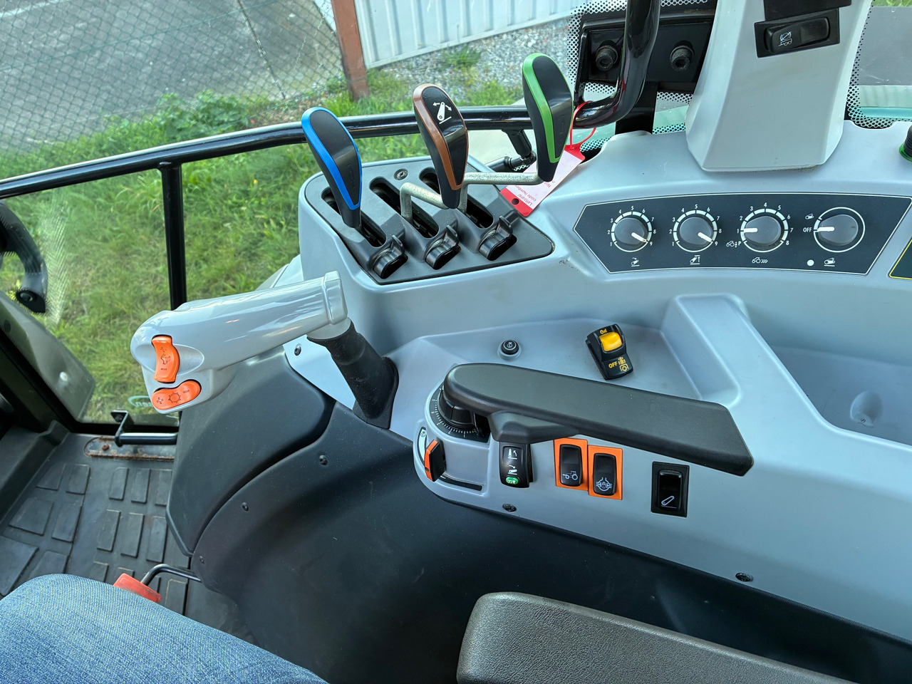 Valtra A114MH4 AC 71.5 - Traktor: foto 3 Valtra A114MH4 AC 71.5 - Traktor: foto 3
