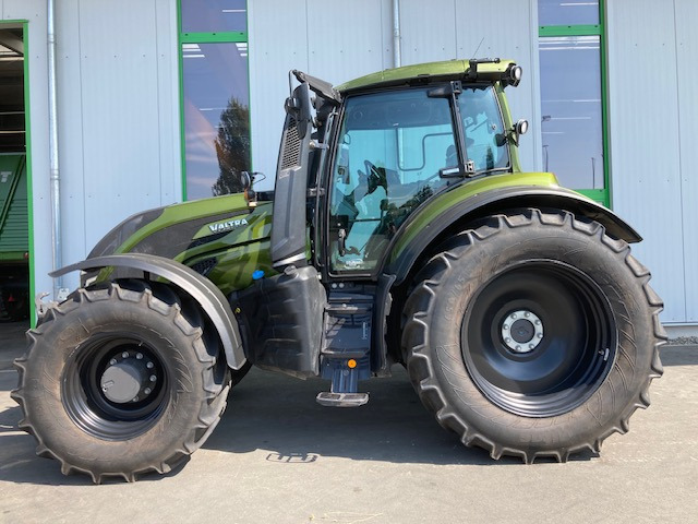 Valtra T 235 Versu - Traktor: foto 1 Valtra T 235 Versu - Traktor: foto 1