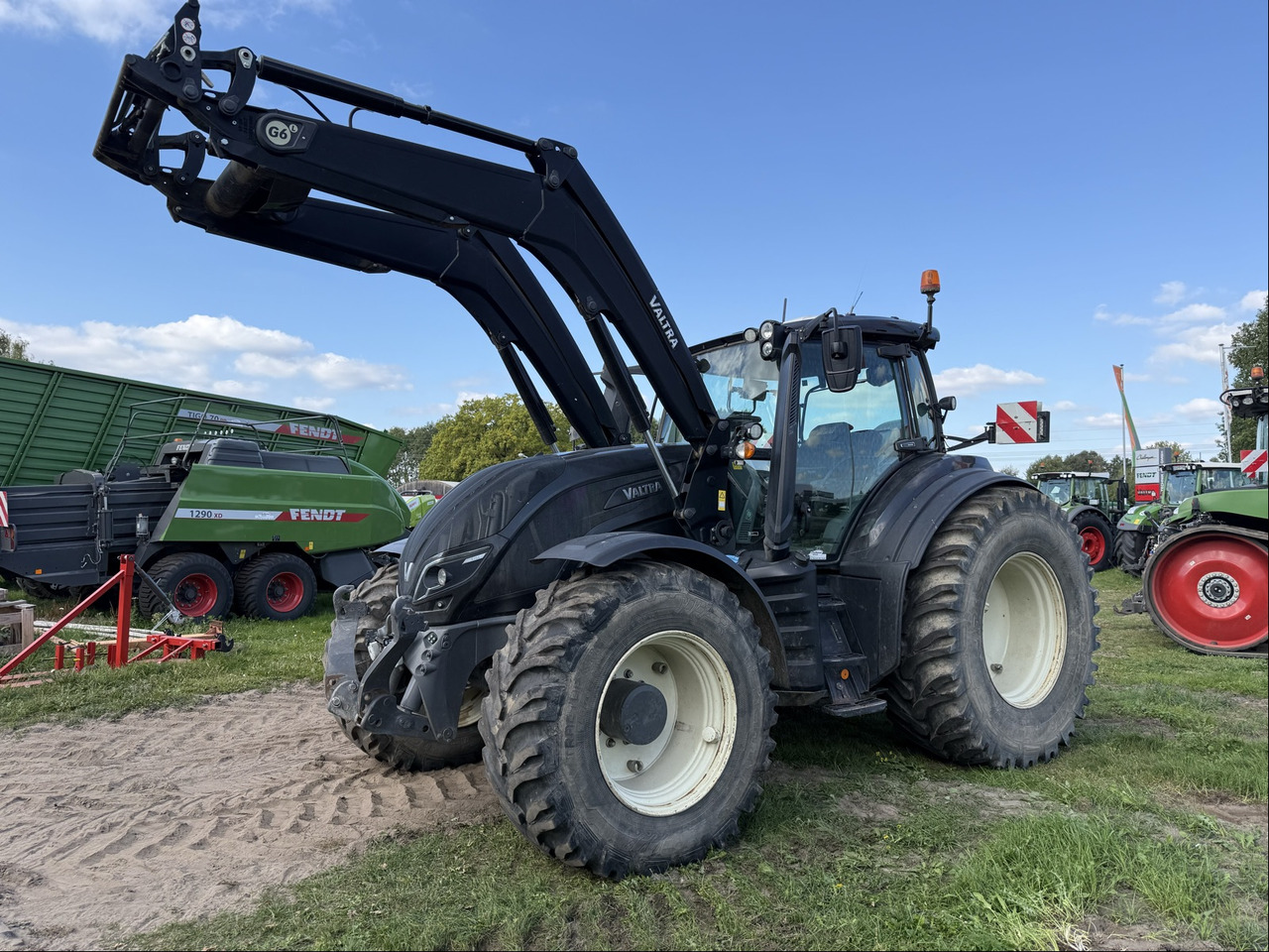 Valtra T 254 Versu - Traktor: foto 1 Valtra T 254 Versu - Traktor: foto 1