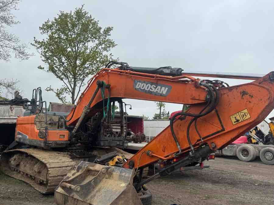 DOOSAN DX255LC-5 EXCAVATOR FOR PARTS - Ekskavator me zinxhirë: foto 1 DOOSAN DX255LC-5 EXCAVATOR FOR PARTS - Ekskavator me zinxhirë: foto 1