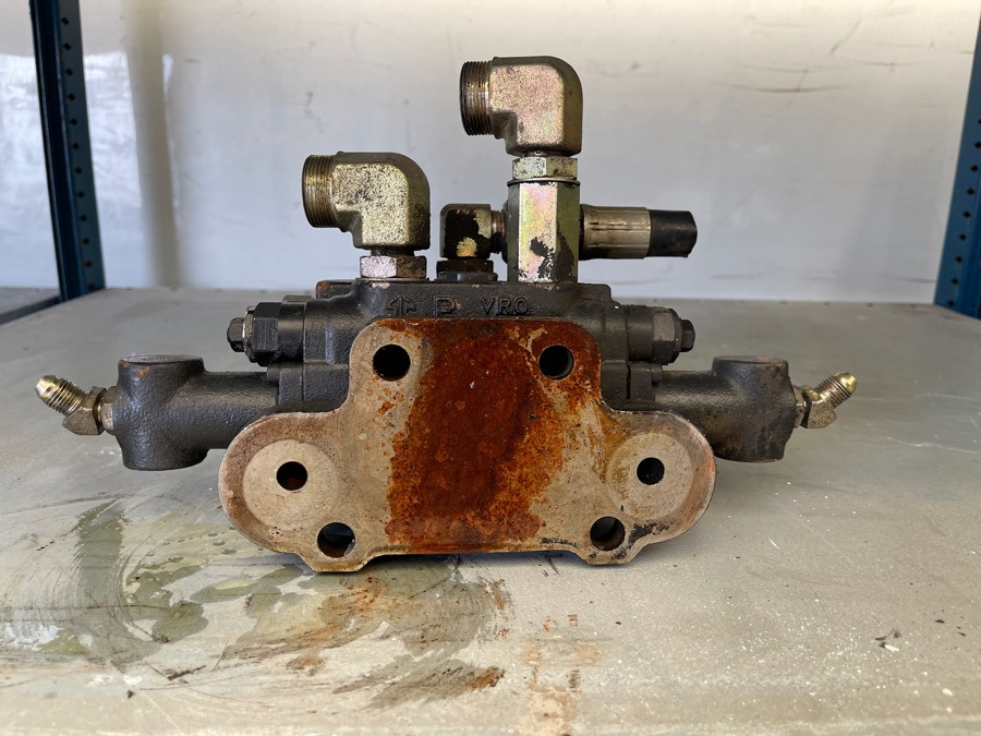 NEW HOLLAND VALVE KPM VENTIL TYPE :KMC10-1023 - Valvul frenave për Kamioni: foto 3 NEW HOLLAND VALVE KPM VENTIL TYPE :KMC10-1023 - Valvul frenave për Kamioni: foto 3