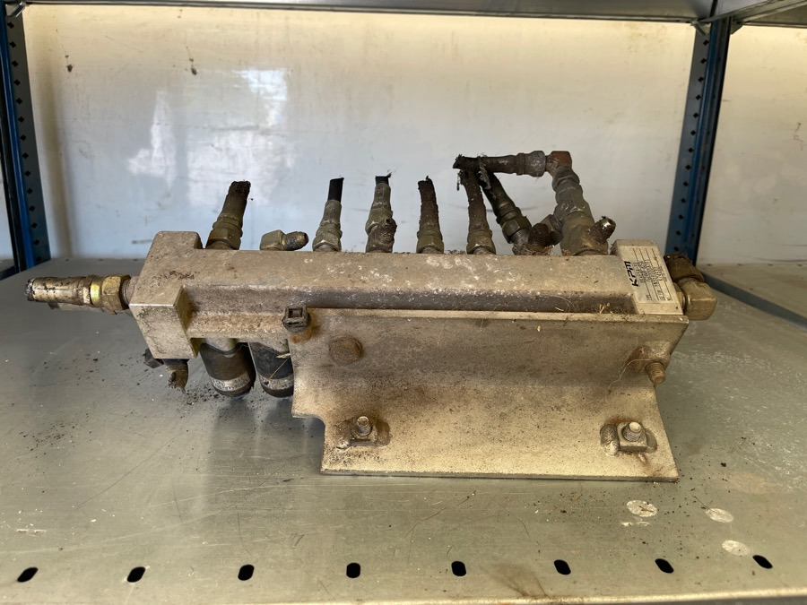 NEW HOLLAND VALVES KPM TYPE: 8KWE5A-30/G24WR-825A - Valvul frenave për Kamioni: foto 1 NEW HOLLAND VALVES KPM TYPE: 8KWE5A-30/G24WR-825A - Valvul frenave për Kamioni: foto 1