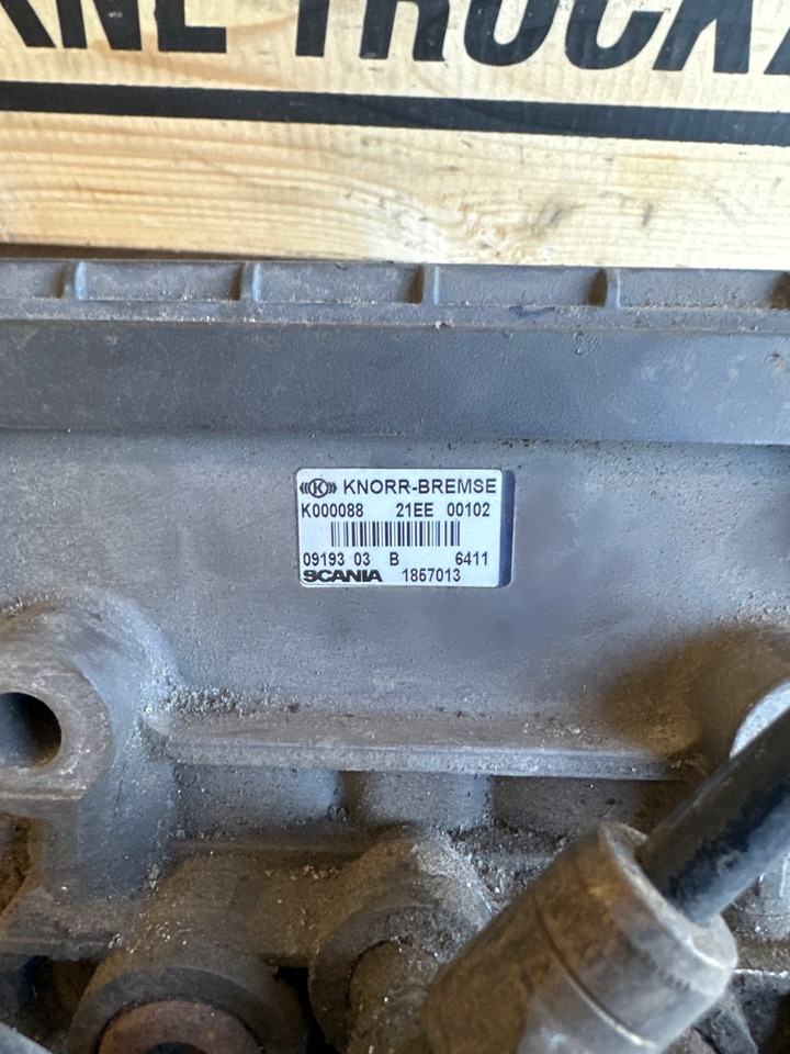 SCANIA VALVE EBS 1857013 - Valvul frenave për Kamioni: foto 1 SCANIA VALVE EBS 1857013 - Valvul frenave për Kamioni: foto 1