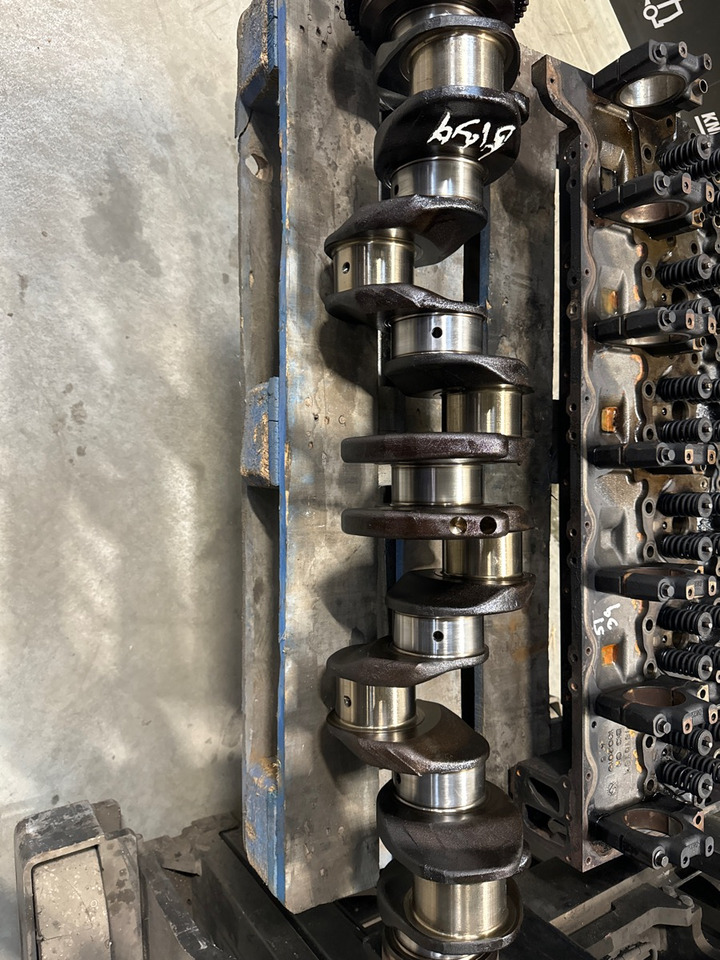 VOLVO CRANKSHAFT D13 20486222 - Motori dhe pjesë këmbimi për Kamioni: foto 2 VOLVO CRANKSHAFT D13 20486222 - Motori dhe pjesë këmbimi për Kamioni: foto 2