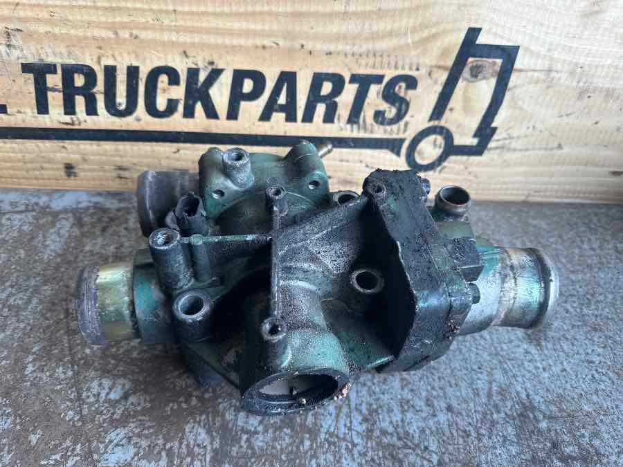 VOLVO THERMOSTAT HOUSE 21751081 - Sistemi i ftohjes për Kamioni: foto 1 VOLVO THERMOSTAT HOUSE 21751081 - Sistemi i ftohjes për Kamioni: foto 1