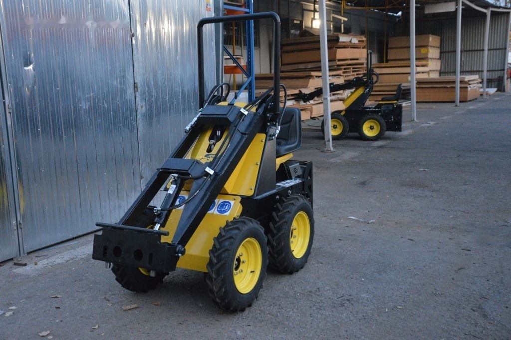 Tur Poland Miniradlader Miniloader Mini hoflader TUR N 520 Briggs&Stratton - Mini fadrom: foto 3 Tur Poland Miniradlader Miniloader Mini hoflader TUR N 520 Briggs&Stratton - Mini fadrom: foto 3