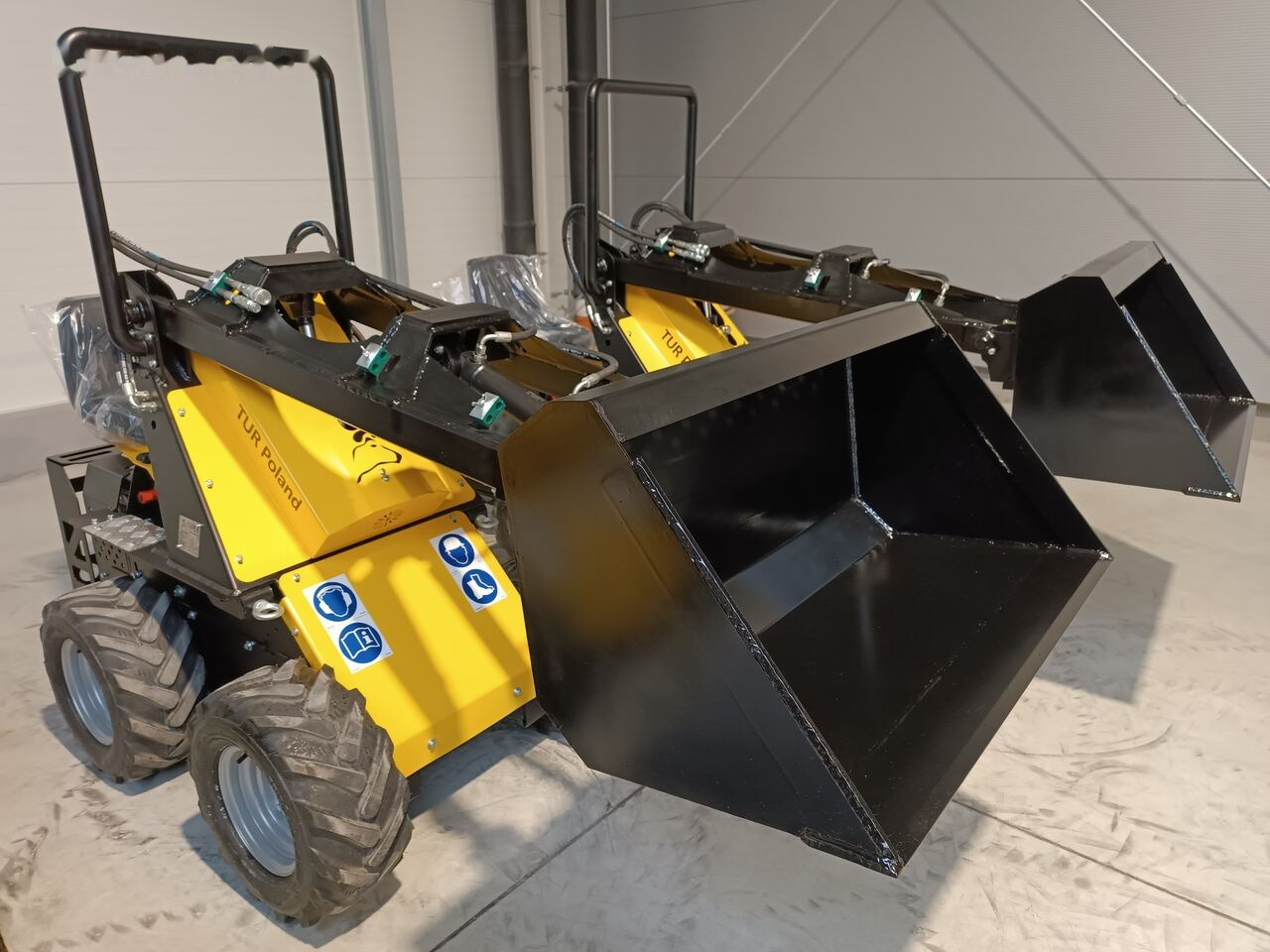 Tur Poland Radlader Mini loader Mini Hoflader N 520 - Mini fadrom: foto 4 Tur Poland Radlader Mini loader Mini Hoflader N 520 - Mini fadrom: foto 4