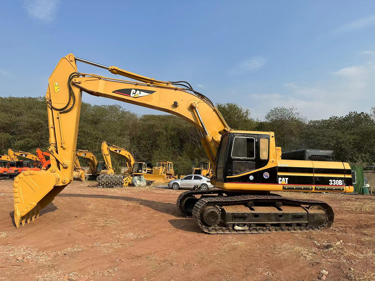 CAT 320B - Ekskavator me zinxhirë: foto 4 CAT 320B - Ekskavator me zinxhirë: foto 4