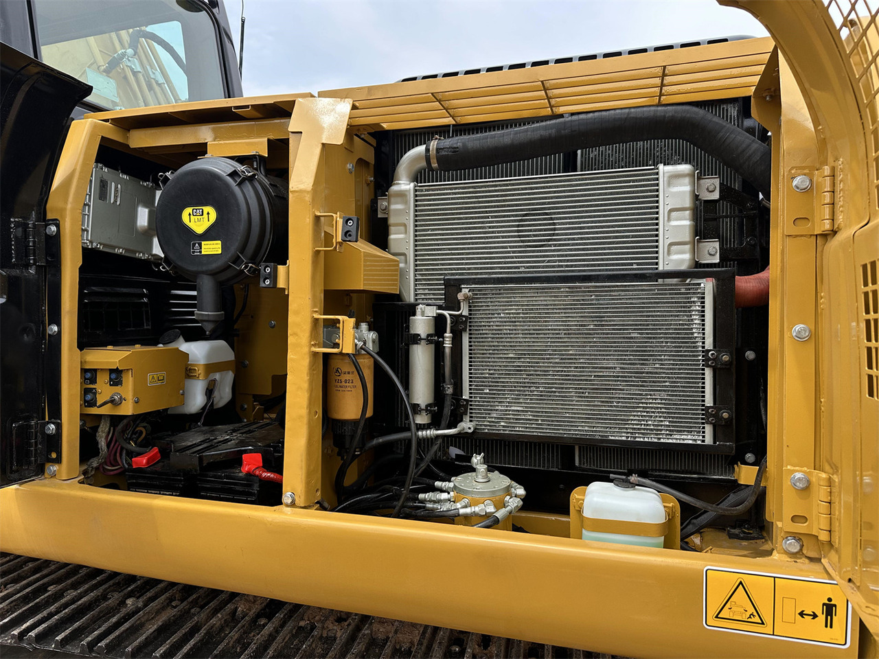 Ekskavator me zinxhirë CAT 320DL: foto 7