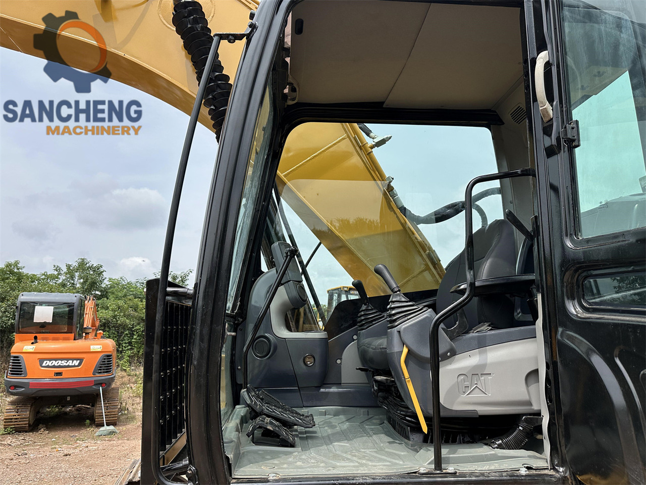 Ekskavator me zinxhirë CAT 320DL: foto 6