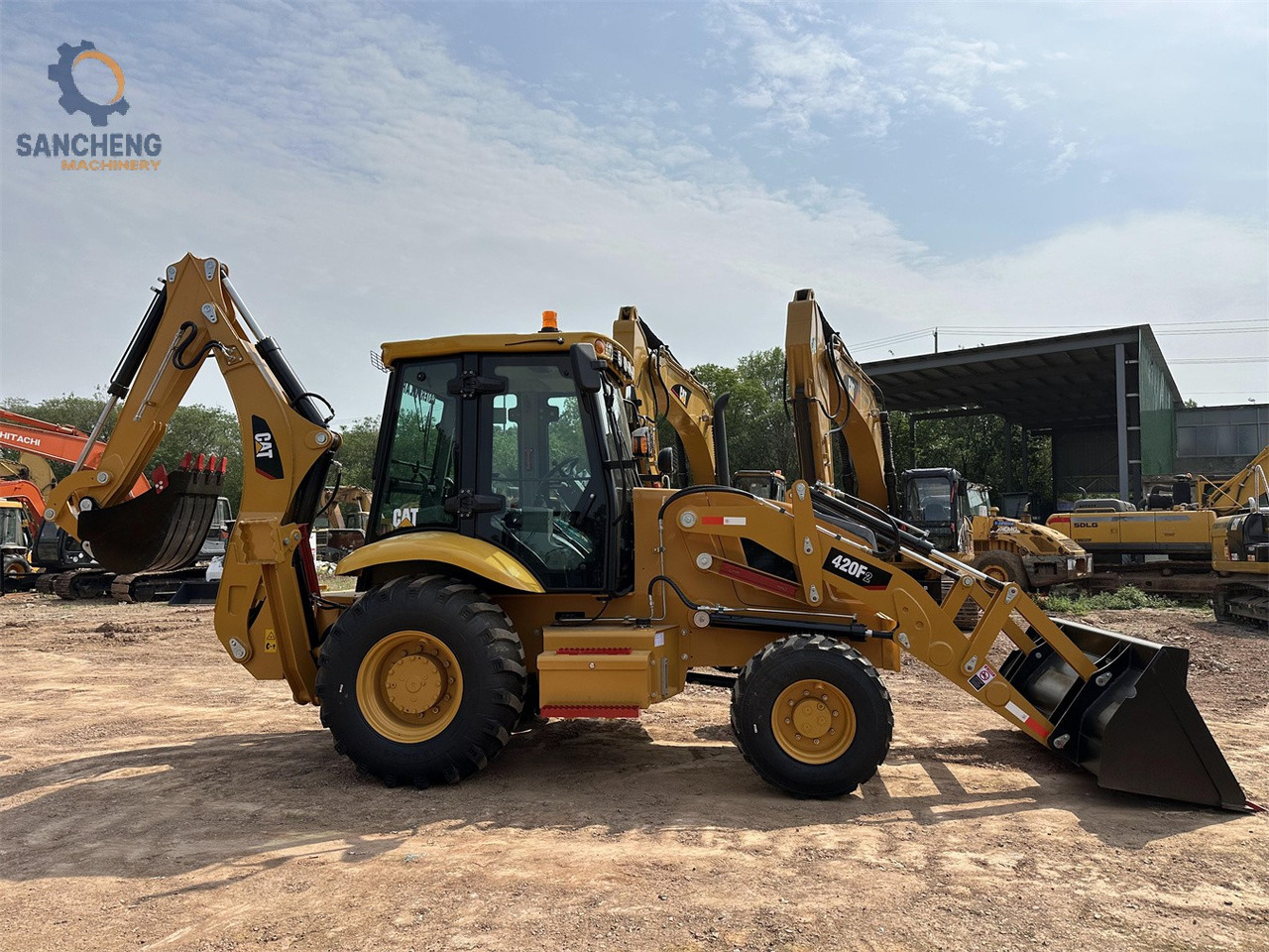 CAT 420F2 - Fadromë me shkarkim nga prapa: foto 1 CAT 420F2 - Fadromë me shkarkim nga prapa: foto 1